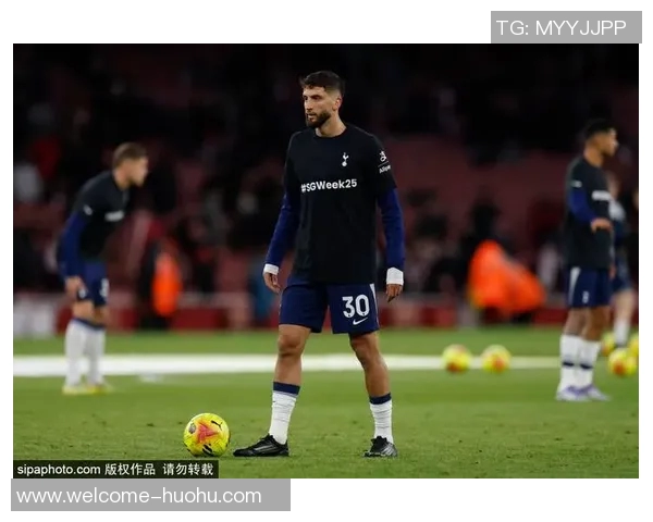 斯彭斯被弗兰克换下引发争议赛后情绪不佳引发关注