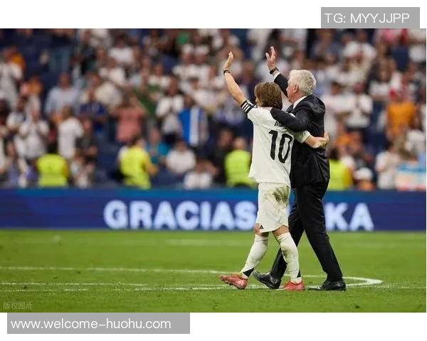 两位金球先生的传奇相遇2006年魔笛首秀梅西国家队首球回顾