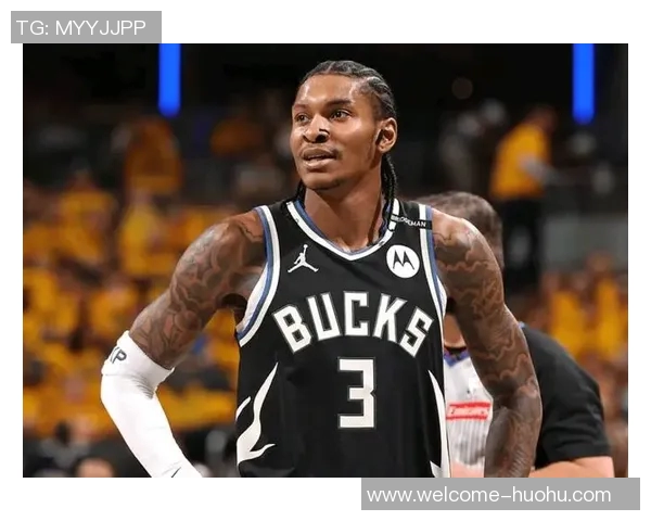 小凯文波特半场表现出色11投8中斩获17分精彩拉杆上篮引发全场欢呼 小凯文波特半场表现出色11投8中斩获17分精彩拉杆上篮引发全场欢呼